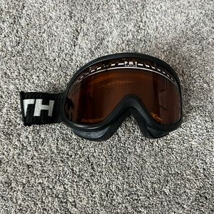 Black and white Smith PMT airflow snow goggles